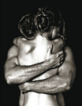 Обнажённые объятия