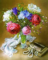 Красивый букет и шкатулка с жемчугом