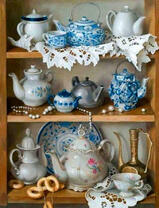 Полочка с домашним фарфором