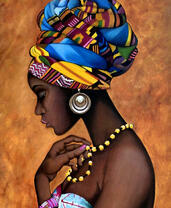 Темнокожая дама в африканском наряде