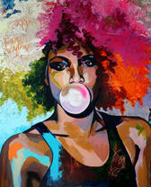 Девушка надувает пузырь