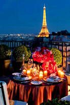 Романтический ужин при свечах. Париж