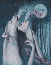 Девушка и волчица воют на луну