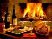 Романтический ужин и горящий камин