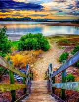 Деревянный спуск к озеру