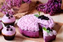 Черничный пирог и сирень