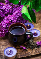 Сирень, чай и свечи