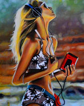 Девушка в купальнике с плеером