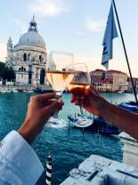 Два бокала вина в Венеции