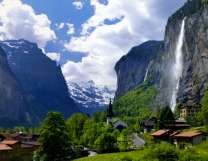 Городок в горах у водопада