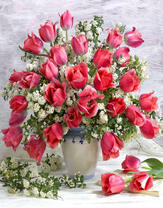 Букет ярких тюльпанов