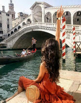 Девушка у моста Риальто