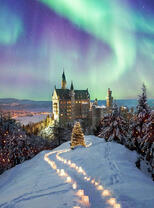 Северное сияние над замком