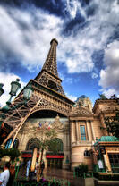 Эйфелева башня в перспективном сокращении