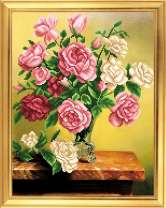 Букет красных, розовых и желтых роз в вазе