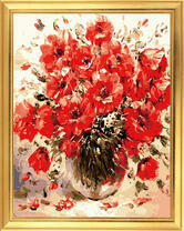 Огненно-красные маки в прозрачной вазе