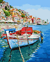 Лодка на якоре у прибрежного городка