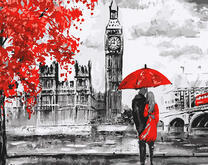 Пара в красном под зонтом в осеннем Лондоне