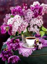 Тюльпаны, сирень и чашка вкусного чая