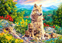 Серая волчица и ее малыши