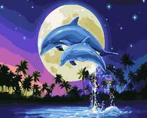 Два дельфина на фоне полной луны