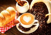 Чашка кофе и зёрна