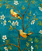 Птички на молодой яблоне