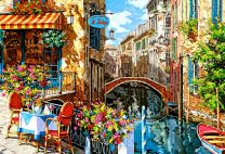 Канал в солнечной Венеции