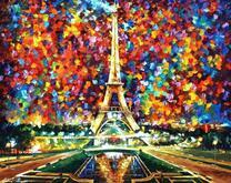 Яркое небо и огни Эйфелевой башни