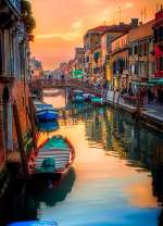 Отражение вечернего неба в канале Венеции