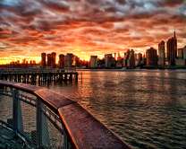 Набережная большого города