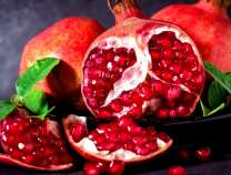 Спелые и сочные плоды граната
