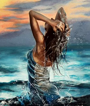 Красивая девушка в волнах