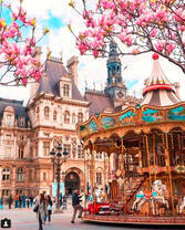 Карусель в центре Парижа