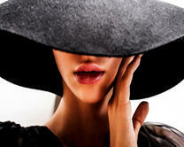 Картина по номерам «Дама в стильной шляпе»