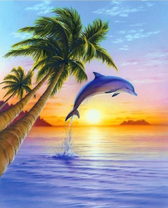 Дельфин у берега