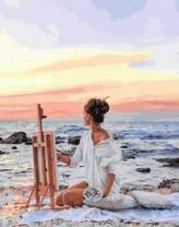 Художница с мольбертом у моря