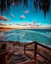 Лестница ведущая к буйному морю