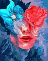 Лицо девушки и цветы