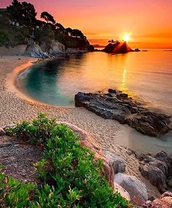 Красота заката на берегу моря