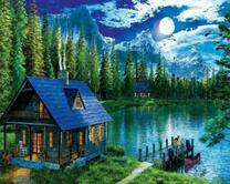 Домик у озера в свете лунной ночи