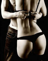 Девушка в белье и ее мужчина