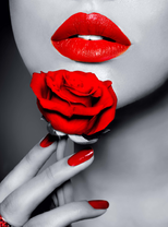 Девушка с красной розой