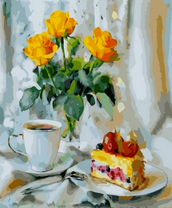 Желтые розы и кусочек тортика