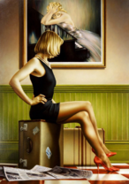 Стильная девушка на чемодане