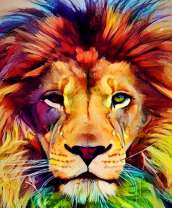 Большой лев на фоне зелени