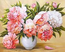 Букет пионов в белой вазе