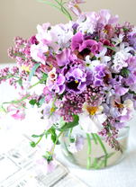 Милый букет с анютиными глазками