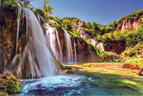 Водопад в летних горах