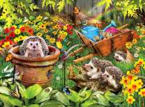 Весёлые ежики в цветущем саду